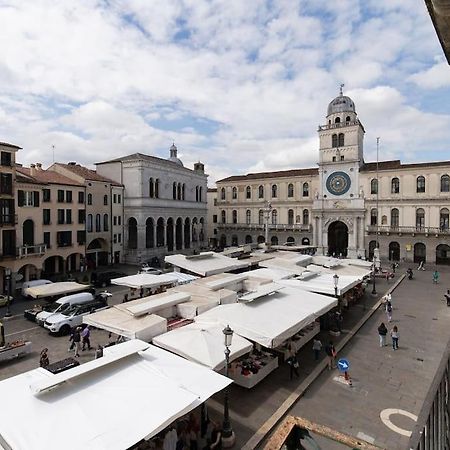 Enjoy Home - Appartamento Orologio, Piazza Dei Signori Падуя Екстер'єр фото